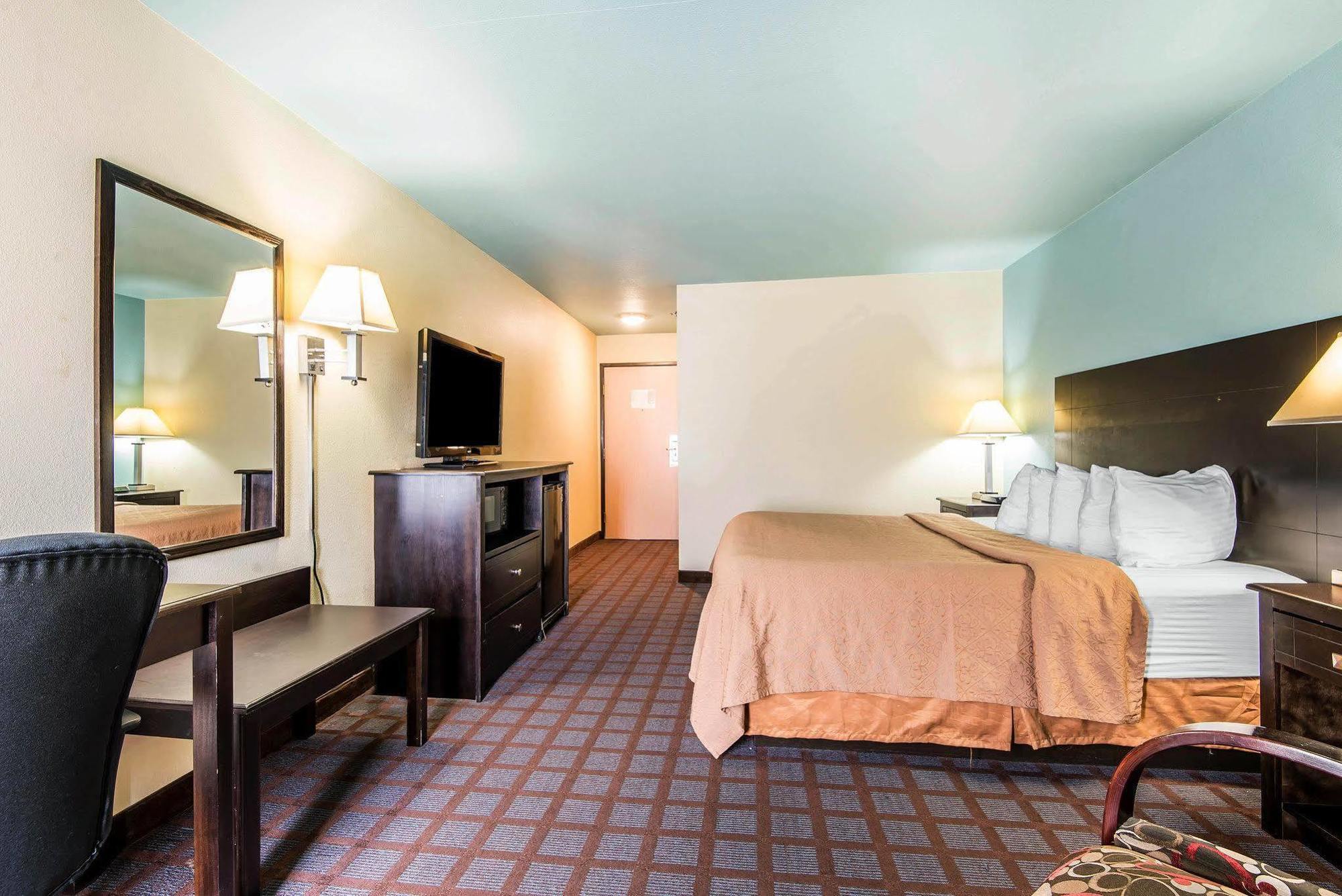 Surestay Plus Hotel By Best Western Blue Springs Exterior foto